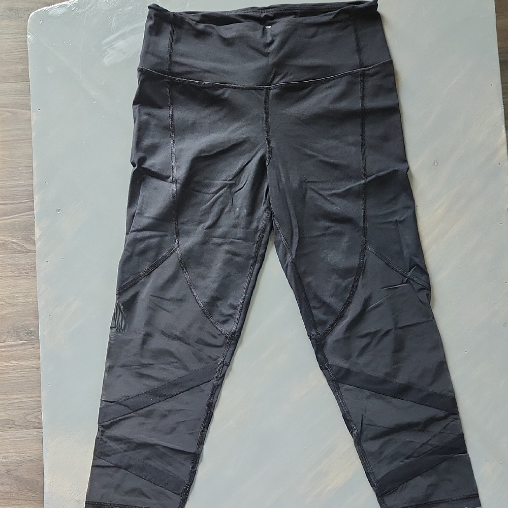 Victoria's Secret Knockout Capris. Black With Mesh Details. Medium.